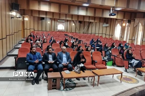 کارگاه آموزشی مهارت‌های تشکیلاتی ویژه مربیان پیشتاز ناحیه 3 شیراز