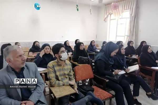کارگاه آموزشی مهارت‌های تشکیلاتی ویژه مربیان پیشتاز ناحیه 3 شیراز