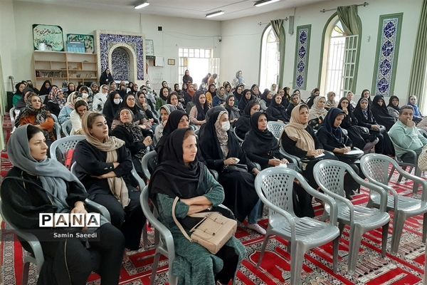 برگزاری اولین جلسه آموزش خانواده در دبیرستان پویش ناحیه ۳ شیراز