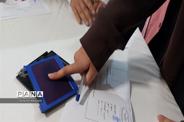 برگزاری بیست و ششمین دوره انتخابات شورای دانش‌آموزی در دبیرستان غیابی