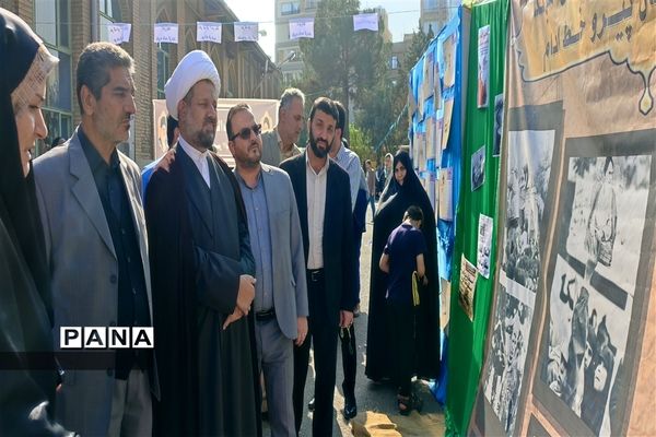 حضوردانش‌آموزان در نماز جمعه شهرستان رباط کریم