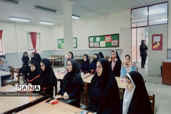 تجلیل از دانش‌آموزان رتبه برتر حوزه ادبی شهرستان ملارد