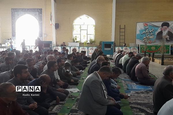 حضور پرشور دانش‌آموزان کوهچناری در نماز جمعه