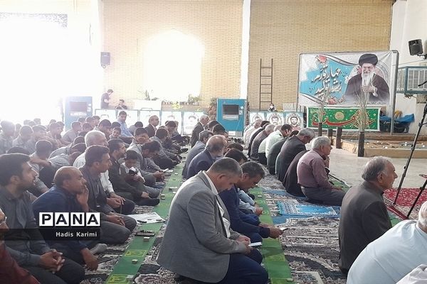 حضور پرشور دانش‌آموزان کوهچناری در نماز جمعه