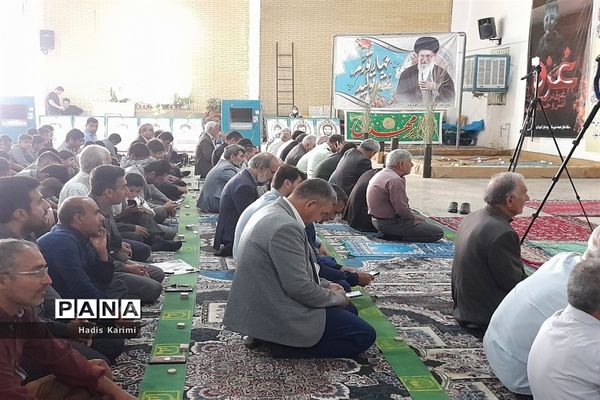 حضور پرشور دانش‌آموزان کوهچناری در نماز جمعه