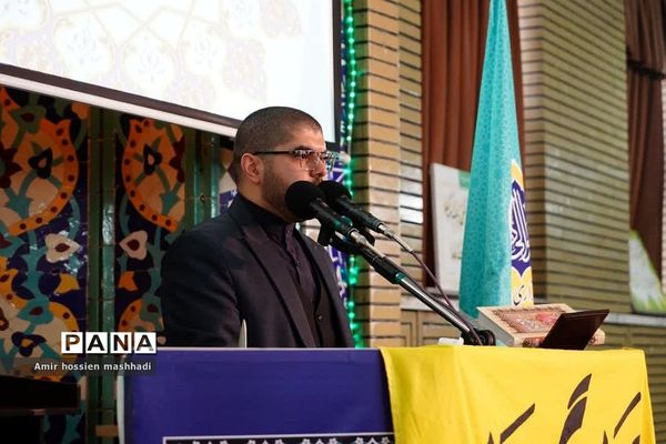 نماز جمعه رودهن در آستانه راهپیمایی ۱۳ آبان