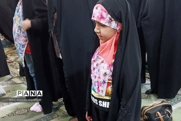 نماز جمعه رودهن در آستانه راهپیمایی ۱۳ آبان