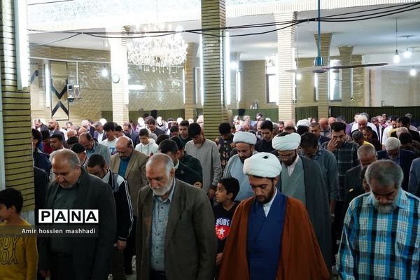 نماز جمعه رودهن در آستانه راهپیمایی ۱۳ آبان