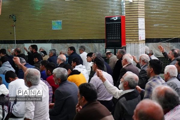 نماز جمعه رودهن در آستانه راهپیمایی ۱۳ آبان
