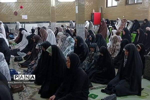 نماز جمعه رودهن در آستانه راهپیمایی ۱۳ آبان