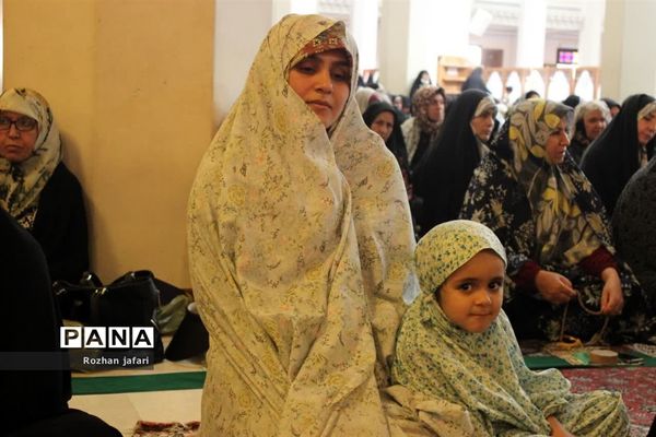 حضور پرشور دانش‌آموزان شیرازی در نماز جمعه