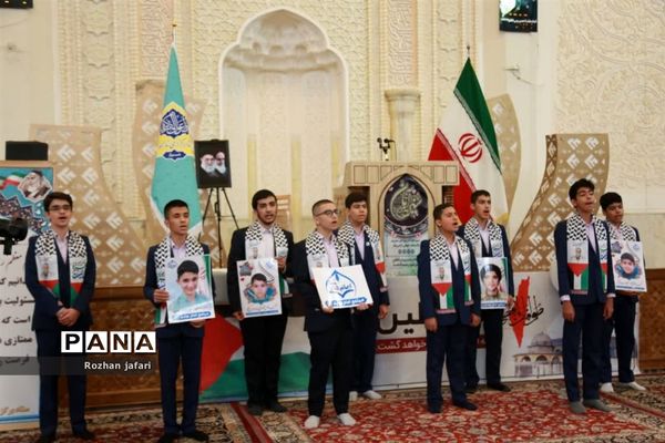 حضور پرشور دانش‌آموزان شیرازی در نماز جمعه