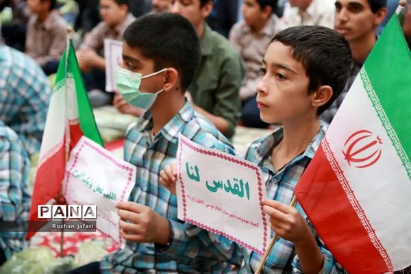 حضور پرشور دانش‌آموزان شیرازی در نماز جمعه