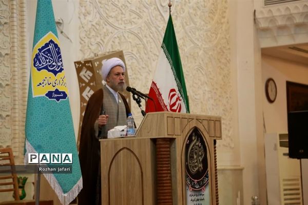 حضور پرشور دانش‌آموزان شیرازی در نماز جمعه