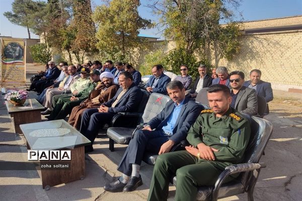نواخته شدن زنگ استکبار‌ستیزی در مدارس شهرستان سروستان