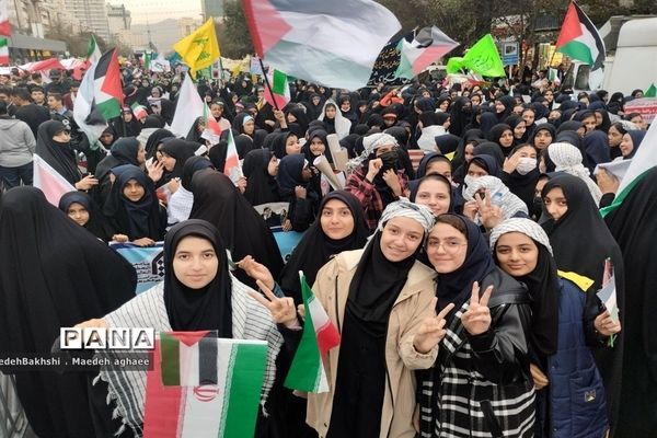 راهپیمایی۱۳ آبان از میدان بسیج تا حرم مطهر رضوی