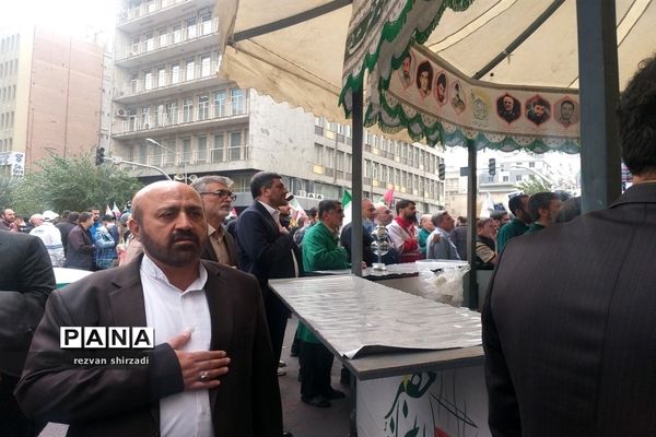 حضور پرشور دانش‌آموزان مدارس منطقه 4 در راهپیمایی 13 آبان