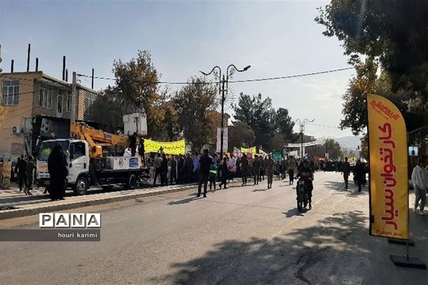 راهپیمایی ۱۳ آبان روزشکوه واقتدار دانش آموزان شهرستان مانه وسملقان