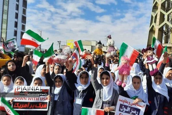 حضور پرشور فرهنگیان و دانش‌آموزان آذربایجان غربی در راهپیمایی 13 آبان