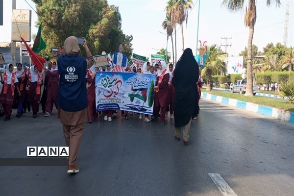 راهپیمای 13 آبان با حضور گسترده دانش‌آموزان و فرهنگیان هرمزگانی