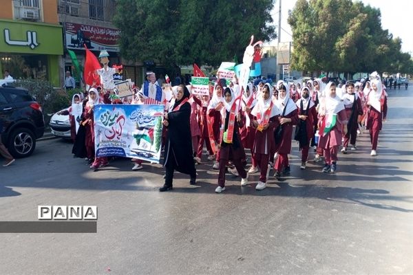 راهپیمای 13 آبان با حضور گسترده دانش‌آموزان و فرهنگیان هرمزگانی