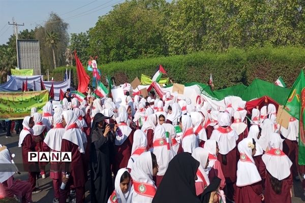 راهپیمای 13 آبان با حضور گسترده دانش‌آموزان و فرهنگیان هرمزگانی