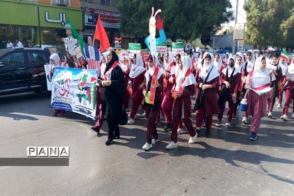 راهپیمای 13 آبان با حضور گسترده دانش‌آموزان و فرهنگیان هرمزگانی