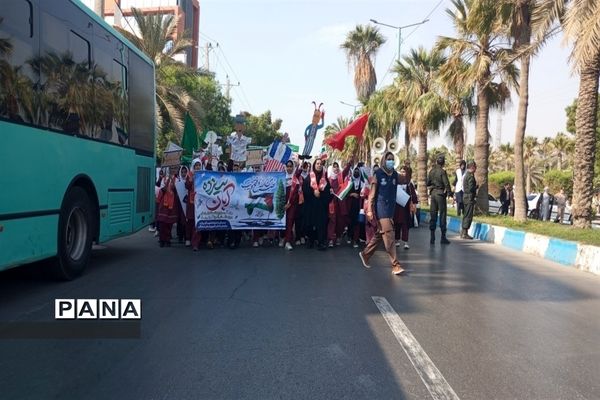 راهپیمای 13 آبان با حضور گسترده دانش‌آموزان و فرهنگیان هرمزگانی