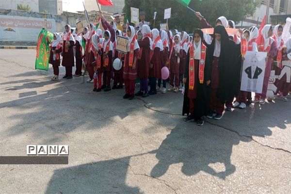 راهپیمای 13 آبان با حضور گسترده دانش‌آموزان و فرهنگیان هرمزگانی