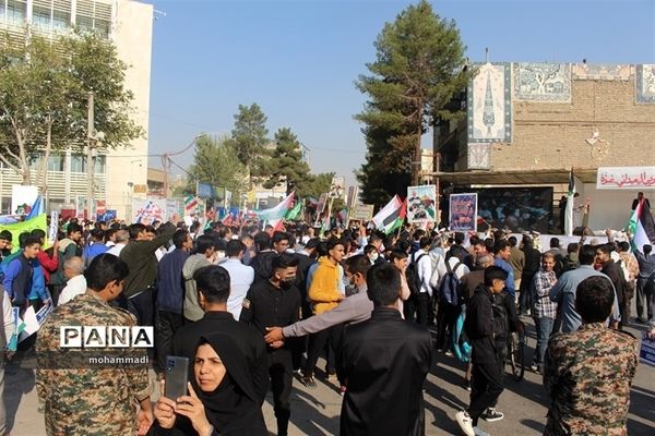 حضور فرزندان سلیمانی در راهپیمایی 13 آبان