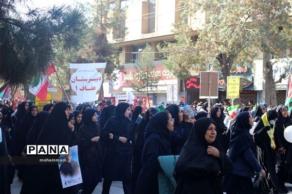 حضور فرزندان سلیمانی در راهپیمایی 13 آبان