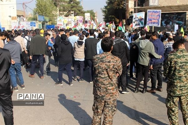 حضور فرزندان سلیمانی در راهپیمایی 13 آبان