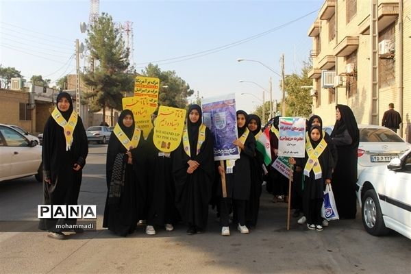 حضور فرزندان سلیمانی در راهپیمایی 13 آبان