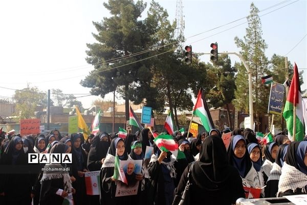 حضور فرزندان سلیمانی در راهپیمایی 13 آبان