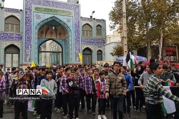 راهپیمایی پرشور دانش‌آموزان شهرستان شهریار در سیزده آبان