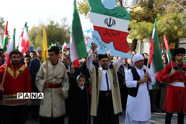 حضور دانش‌آموزان در راهپیمایی سیزده آبان ماه