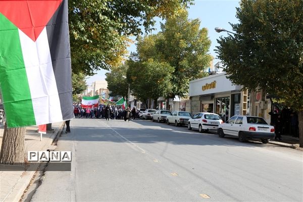 حضور دانش‌آموزان در راهپیمایی سیزده آبان ماه