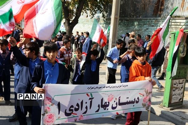 حضور دانش‌آموزان در راهپیمایی سیزده آبان ماه