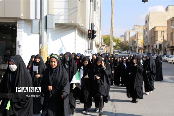 حضور دانش‌آموزان در راهپیمایی سیزده آبان ماه