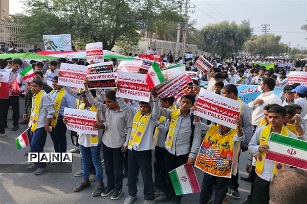 حضور دانش‌آموزان عشایری کرمان در راهپیمایی 13 آبان