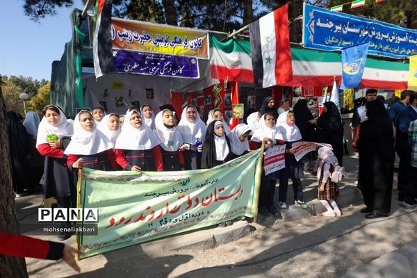 حضور پرشور دانش‌آموزان شهرستان بیرجند در راهپیمایی 13 آبان