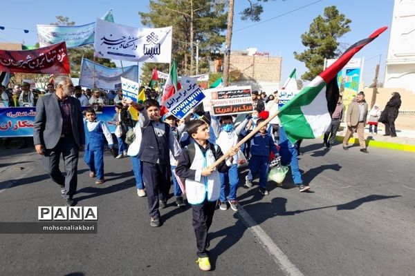 حضور پرشور دانش‌آموزان شهرستان بیرجند در راهپیمایی 13 آبان