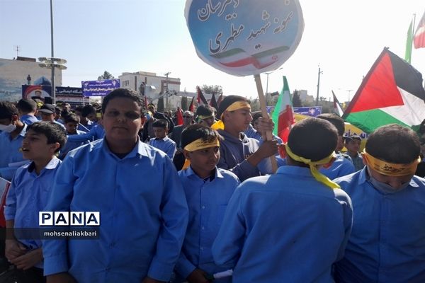 حضور پرشور دانش‌آموزان شهرستان بیرجند در راهپیمایی 13 آبان