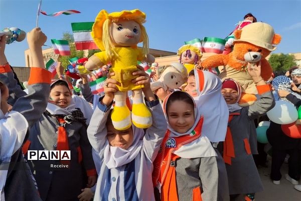 راهپیمایی دانش‌آموزان حمیدیه در روز ۱۳ آبان