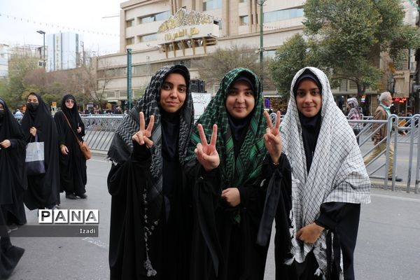 حضور پرشور دانش‌آموزان در راهپیمایی 13 آبان