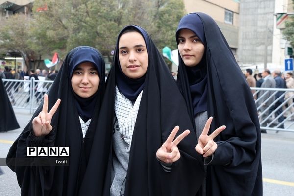 حضور پرشور دانش‌آموزان در راهپیمایی 13 آبان