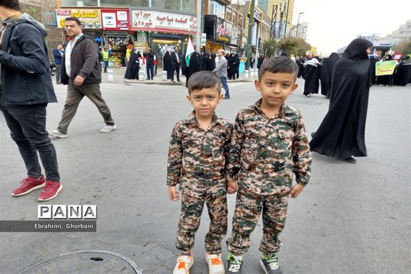 حضور گسترده مشهدی‌ها در راهپیمایی ۱۳ آبان