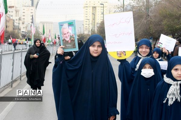 حضور گسترده مشهدی‌ها در راهپیمایی ۱۳ آبان