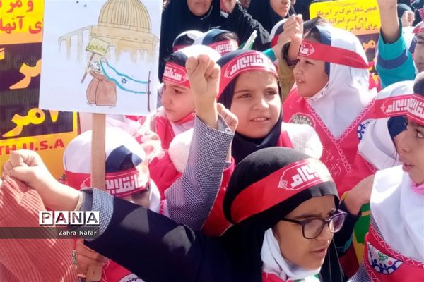 حضور گسترده دانش‌آموزان شهر بهمن در راهپیمایی ۱۳ آبان