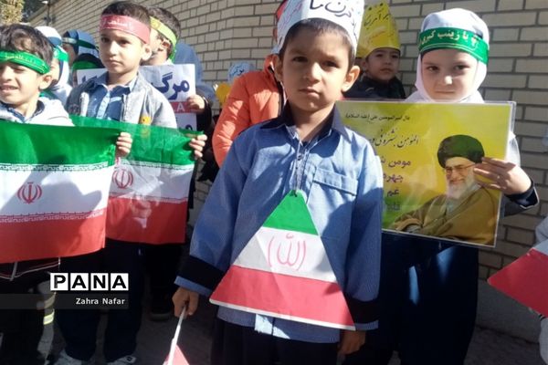 حضور گسترده دانش‌آموزان شهر بهمن در راهپیمایی ۱۳ آبان